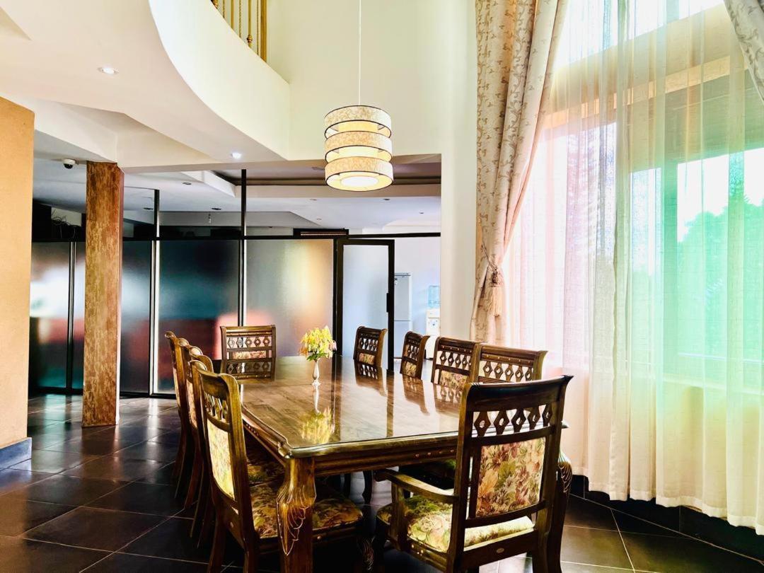 Victoria View Boutique Hotels Kigo Энтеббе Экстерьер фото